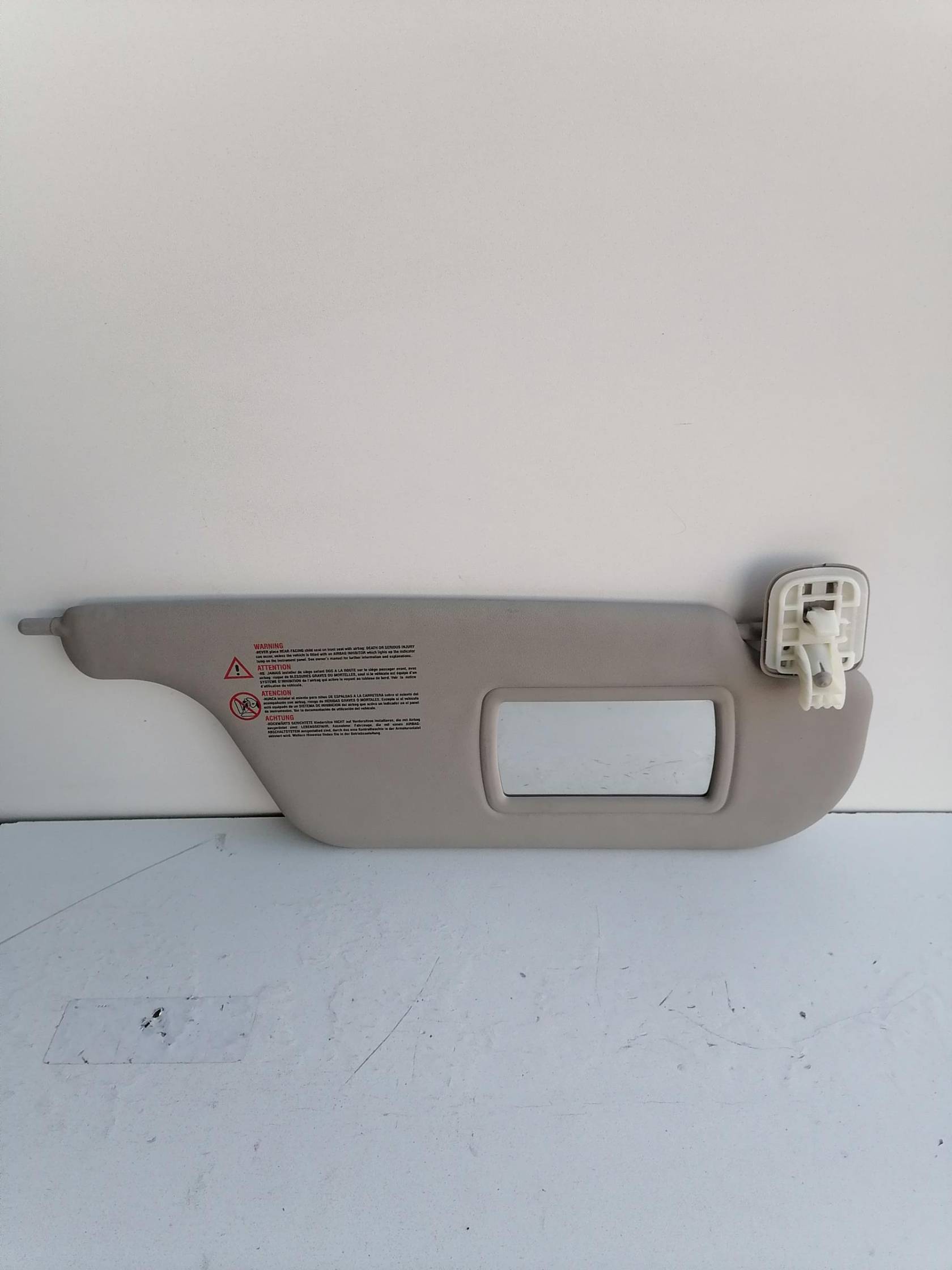 Aletta parasole parabrezza dx.